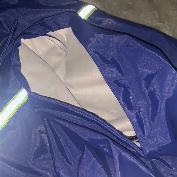 Dog rain jacket - Picture 5 of 11